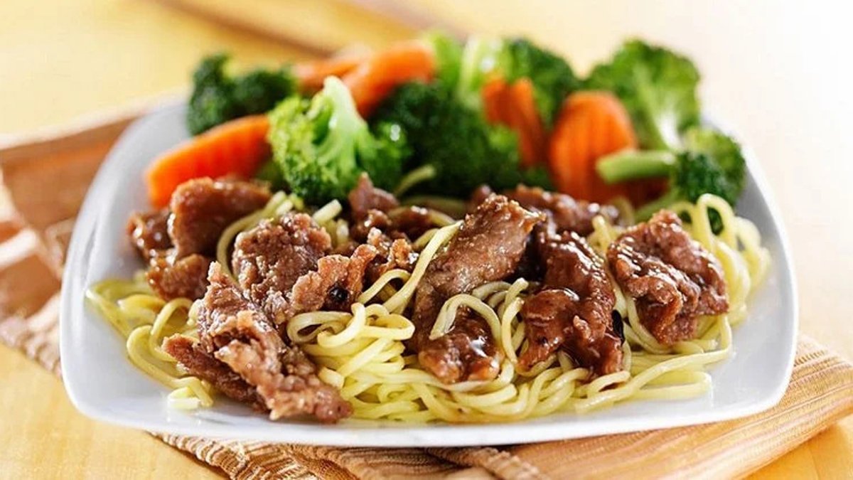 Stir-Fried Noodles Beef